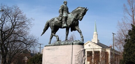 Confederate General Robert E. Lee’s statue, Charlottesville <br />
before it was covered, awaiting removal.<br />
https://commons.wikimedia.org/wiki/File:Lee_Park,_Charlottesville,_VA.jpg<br />
<br />
